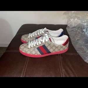 Gucci Ace Supreme comes with box